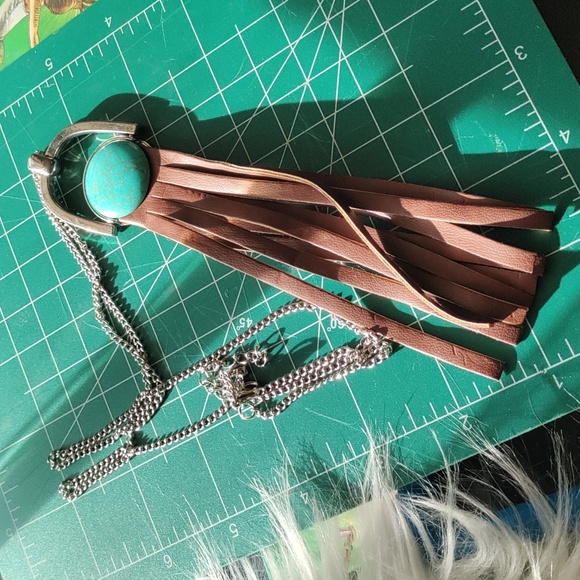 Long Blue howlite and faux leather necklace - Picture 5 of 5